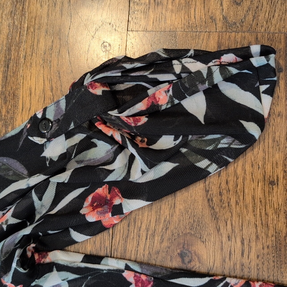 Women's Bailey & Chloe black sheer floral 3/4 sleeve top size M - Picture 3 of 6